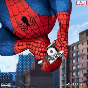 MEZCO ONE : 12 THE AMAZING SPIDER-MAN seminuevo